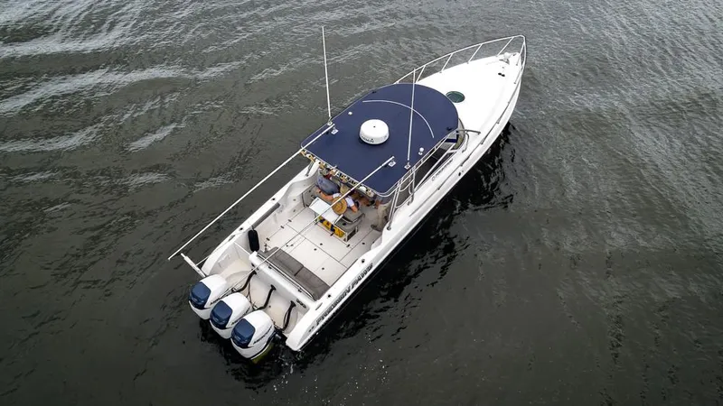 Pressin Paws Yacht Photos Pics 2008 Fountain - Exterior profile on the water