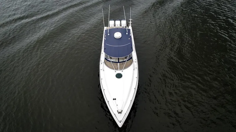 Pressin Paws Yacht Photos Pics 2008 Fountain - Exterior profile on the water