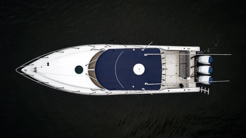 Pressin Paws Yacht Photos Pics 2008 Fountain - Exterior profile on the water