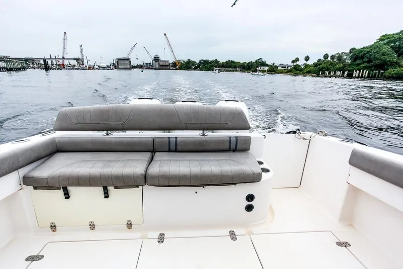 Pressin Paws Yacht Photos Pics 2008 Fountain - Aft