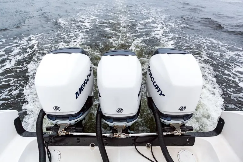 Pressin Paws Yacht Photos Pics 2008 Fountain - Engines
