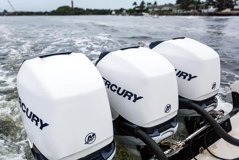 Pressin Paws Yacht Photos Pics 2008 Fountain - Engines