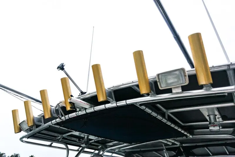 Pressin Paws Yacht Photos Pics 2008 Fountain - T-Top