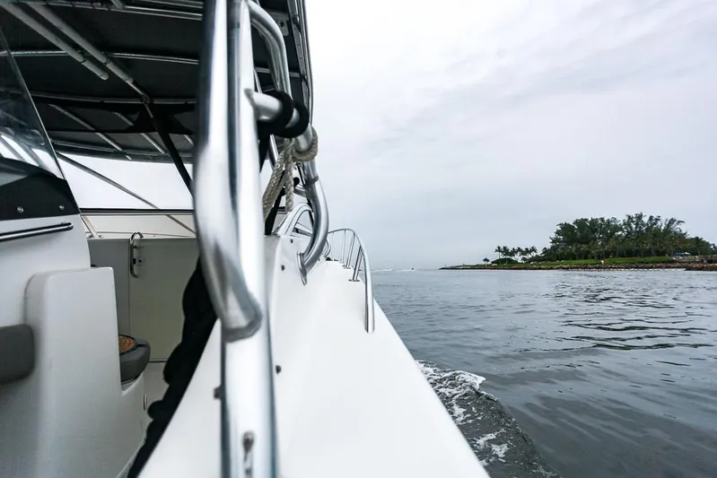 Pressin Paws Yacht Photos Pics 2008 Fountain - Starboard