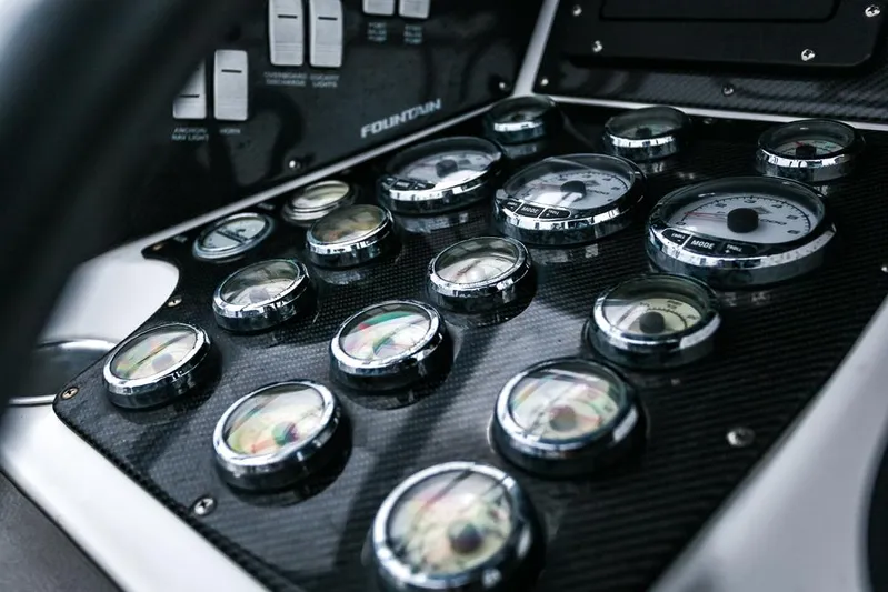 Pressin Paws Yacht Photos Pics 2008 Fountain - Helm