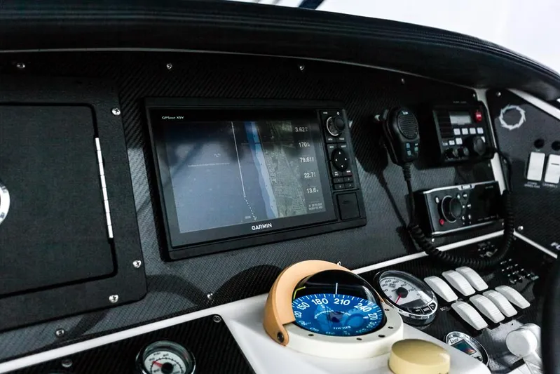 Pressin Paws Yacht Photos Pics 2008 Fountain - Helm