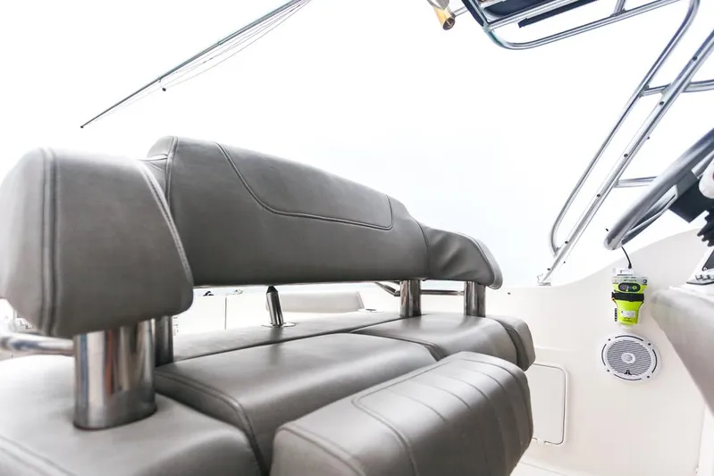 Pressin Paws Yacht Photos Pics 2008 Fountain - Helm