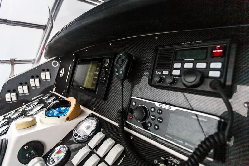 Pressin Paws Yacht Photos Pics 2008 Fountain - Helm