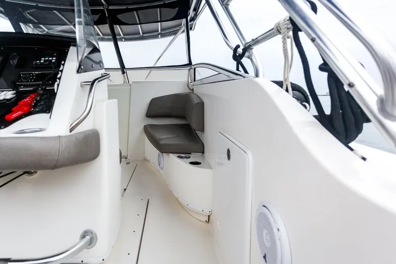 Pressin Paws Yacht Photos Pics 2008 Fountain - Helm