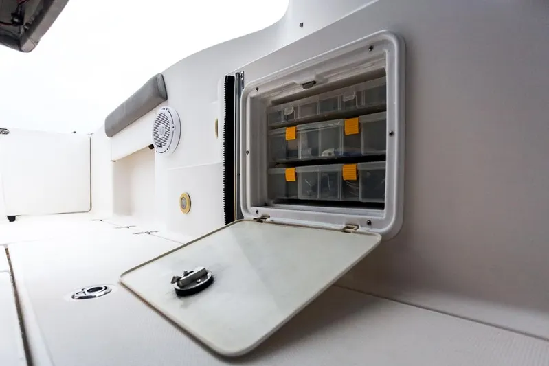 Pressin Paws Yacht Photos Pics 2008 Fountain - Storage