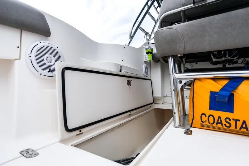 Pressin Paws Yacht Photos Pics 2008 Fountain - Storage