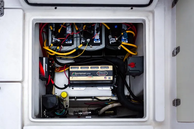 Pressin Paws Yacht Photos Pics 2008 Fountain - Batteries