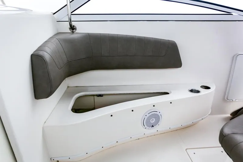 Pressin Paws Yacht Photos Pics 2008 Fountain - Storage