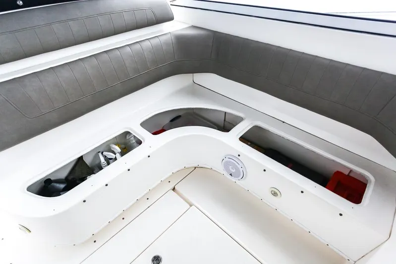 Pressin Paws Yacht Photos Pics 2008 Fountain - Storage