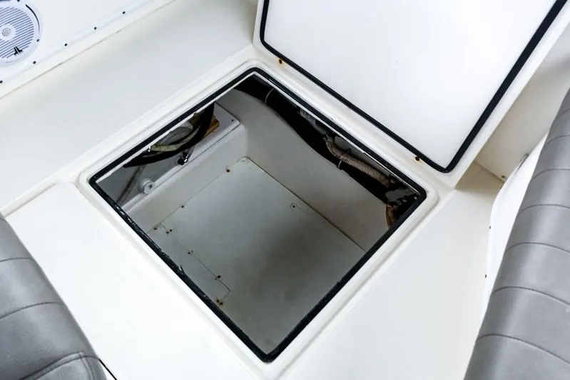 Pressin Paws Yacht Photos Pics 2008 Fountain - Storage