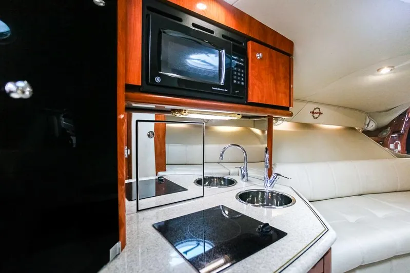 Pressin Paws Yacht Photos Pics 2008 Fountain - Kitchen