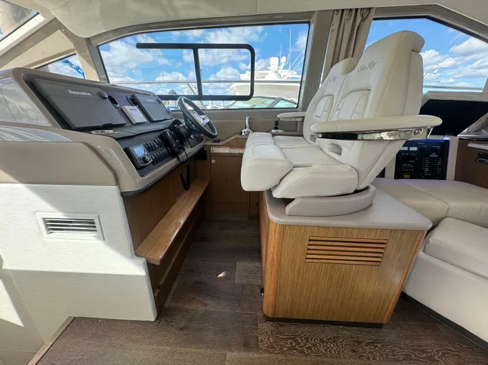  Yacht Photos Pics 2017 Sea Ray Sundancer helm with luxurious seating and modern controls.