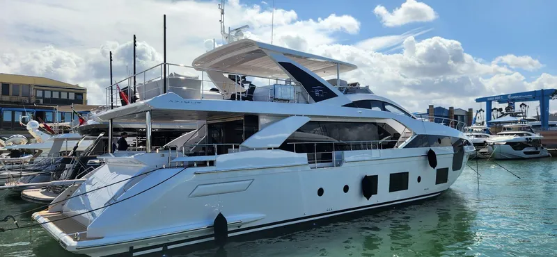 Sunlife Yacht Photos Pics AZIMUT GRANDE 27 METRI 2024