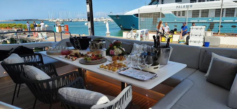 Sunlife Yacht Photos Pics AZIMUT GRANDE 27 METRI 2024