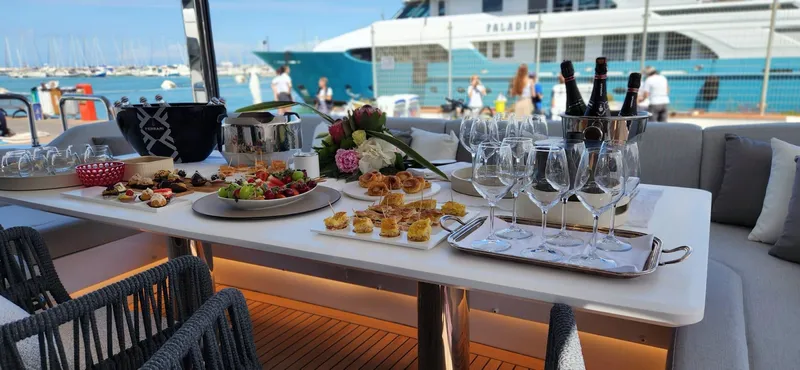 Sunlife Yacht Photos Pics AZIMUT GRANDE 27 METRI 2024