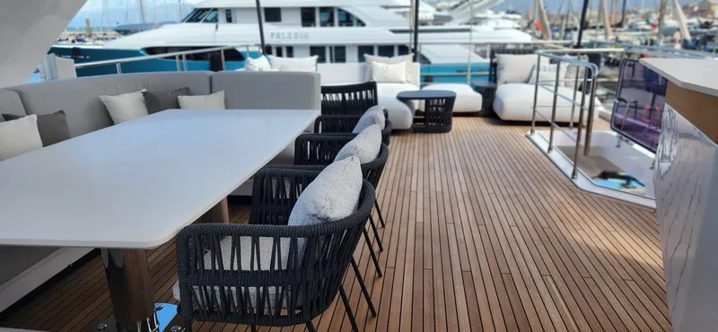 Sunlife Yacht Photos Pics AZIMUT GRANDE 27 METRI 2024