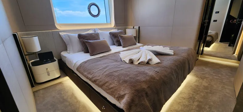 Sunlife Yacht Photos Pics AZIMUT GRANDE 27 METRI 2024