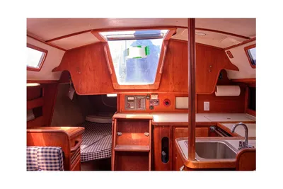 Sceptre 36 Athena