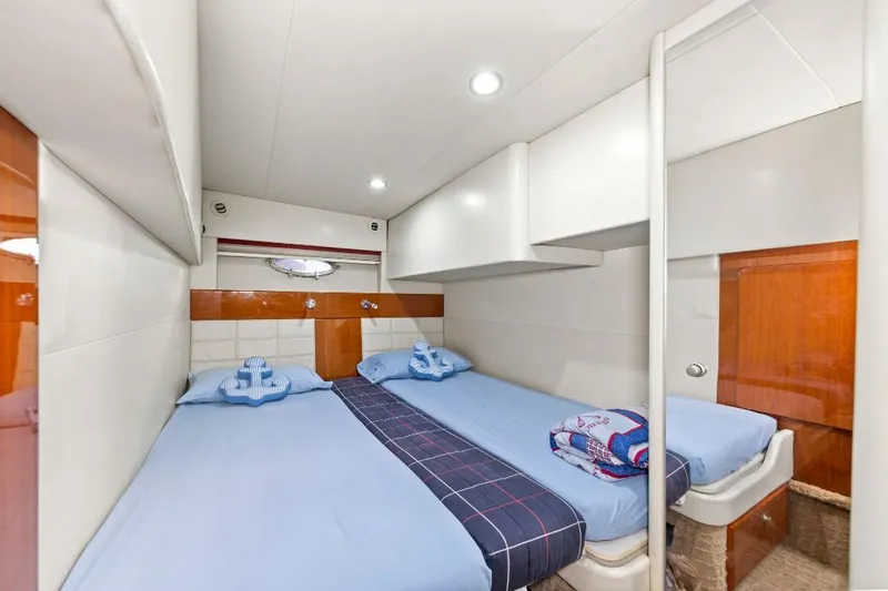 Hermes3 Yacht Photos Pics Interior cabin of 2007 Formula 45 Yacht with twin beds and nautical decor.