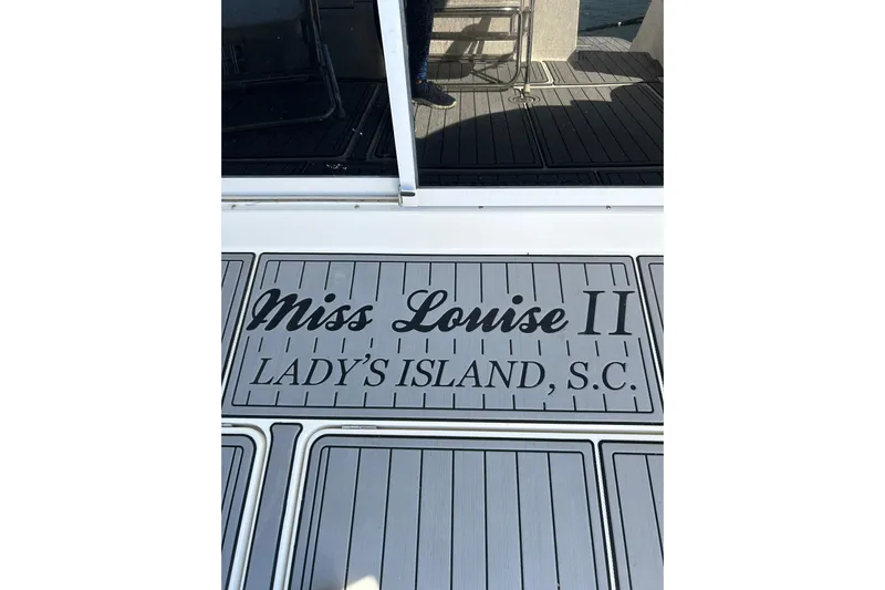 Miss Louise II Yacht Photos Pics 2007 Meridian 411SB yacht, "Miss Louise II," docked at Lady's Island, S.C.