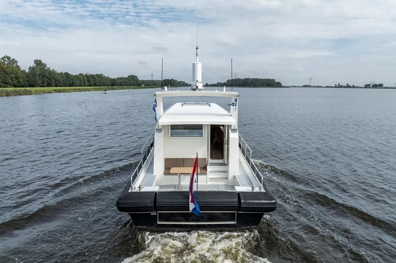 Wild Thing Yacht Photos Pics Explorer NG 50 Alu Fast Going boat cruising on a calm river, 2016 model.