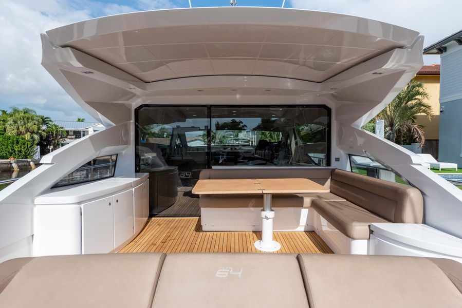 2014 Pershing 64