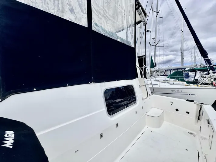  Yacht Photos Pics 1998 Bayliner 4087 Aft Cabin Motoryacht docked, showcasing sleek white exterior and spacious deck.