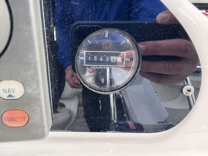  Yacht Photos Pics Hour meter reading 1540.4 on 1998 Bayliner 4087 Aft Cabin Motoryacht dashboard.