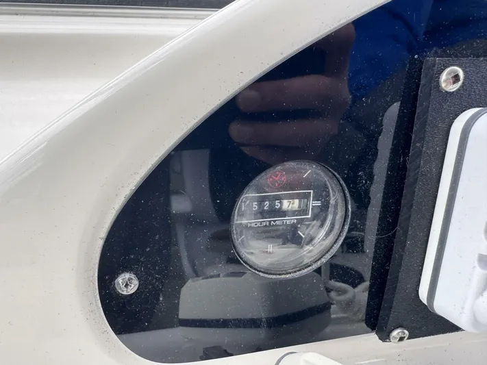  Yacht Photos Pics Hour meter reading 5257 on 1998 Bayliner 4087 Aft Cabin Motoryacht dashboard.