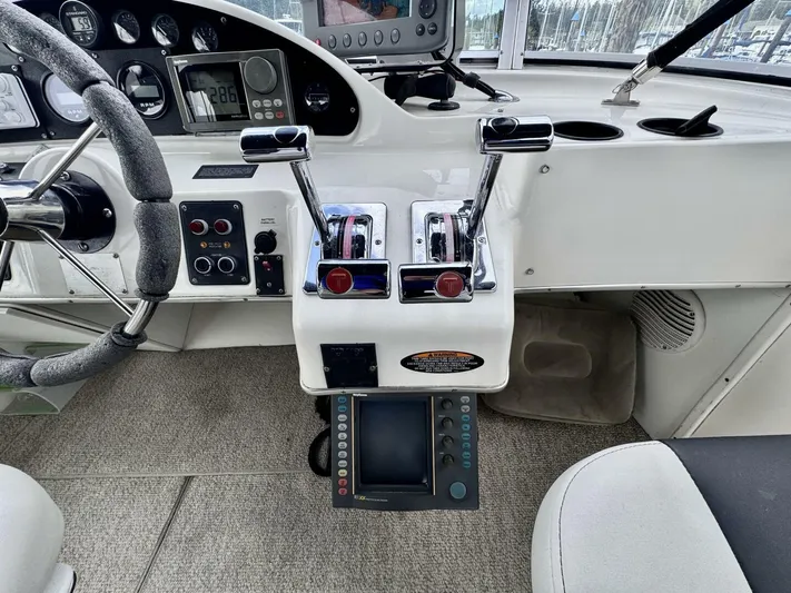  Yacht Photos Pics 1998 Bayliner 4087 Aft Cabin Motoryacht helm with controls and navigation instruments.
