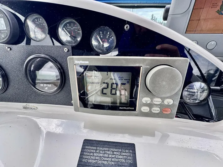  Yacht Photos Pics Dashboard of 1998 Bayliner 4087 Aft Cabin Motoryacht with Raytheon navigation system.