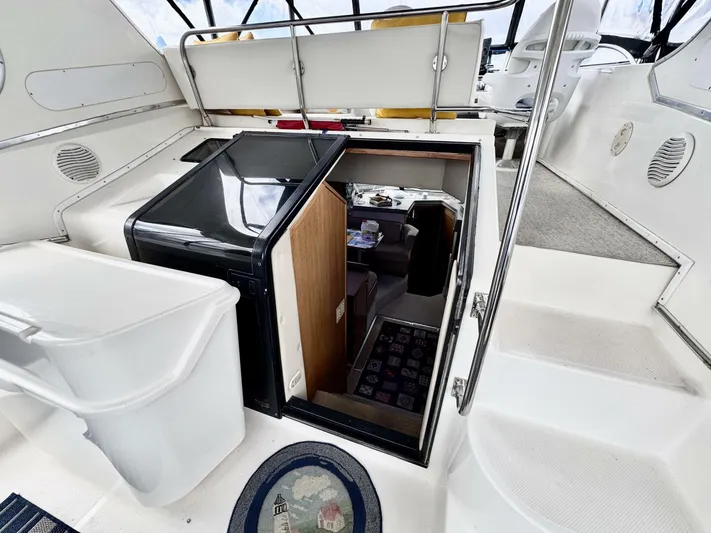  Yacht Photos Pics 1998 Bayliner 4087 Aft Cabin Motoryacht interior with stairs leading to cabin area.