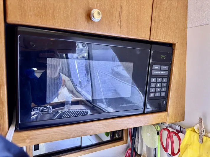  Yacht Photos Pics Microwave in 1998 Bayliner 4087 Aft Cabin Motoryacht kitchen area.