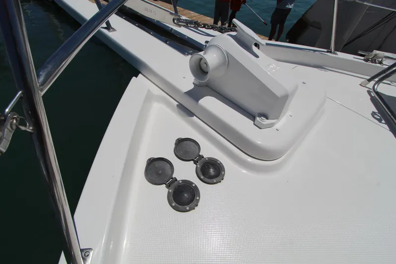  Yacht Photos Pics 2000 Bayliner 4788 Pilothouse Motoryacht deck with winch and hatches.