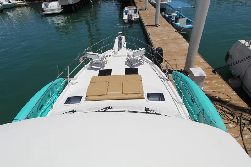  Yacht Photos Pics 2000 Bayliner 4788 Pilothouse Motoryacht docked, featuring spacious deck and seating area.