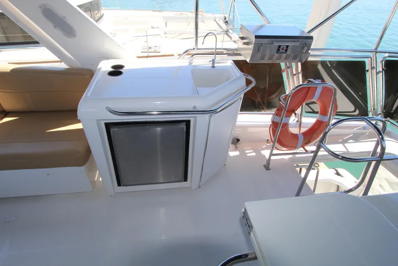  Yacht Photos Pics 2000 Bayliner 4788 Pilothouse Motoryacht deck with seating, sink, and life preserver.