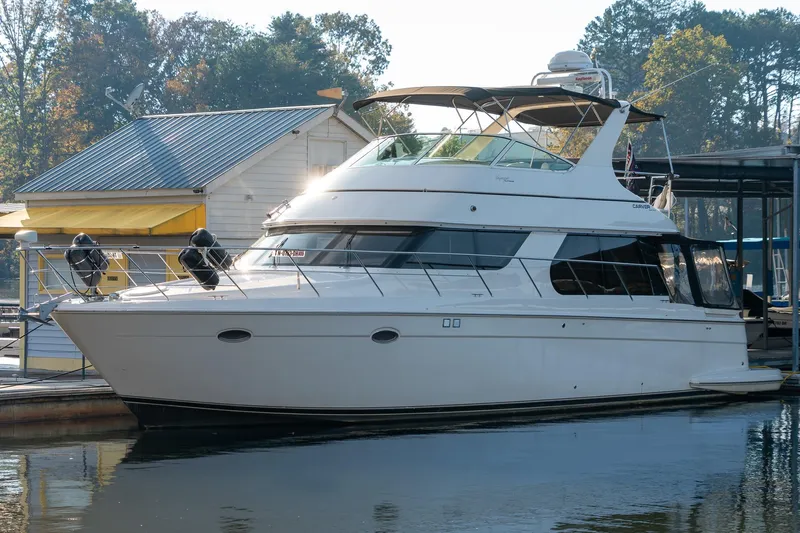  Yacht Photos Pics 2000 Carver 450 Voyager Pilothouse yacht docked at marina, sunny day.