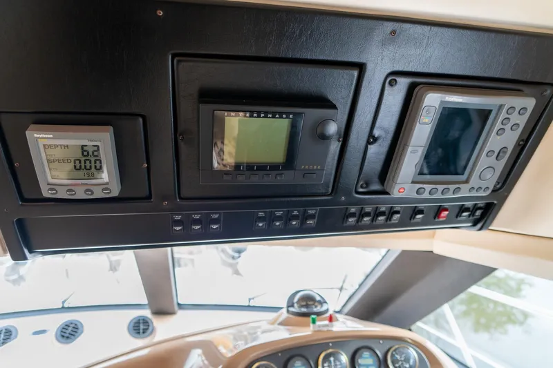  Yacht Photos Pics Control panel of 2000 Carver 450 Voyager Pilothouse with navigation instruments.