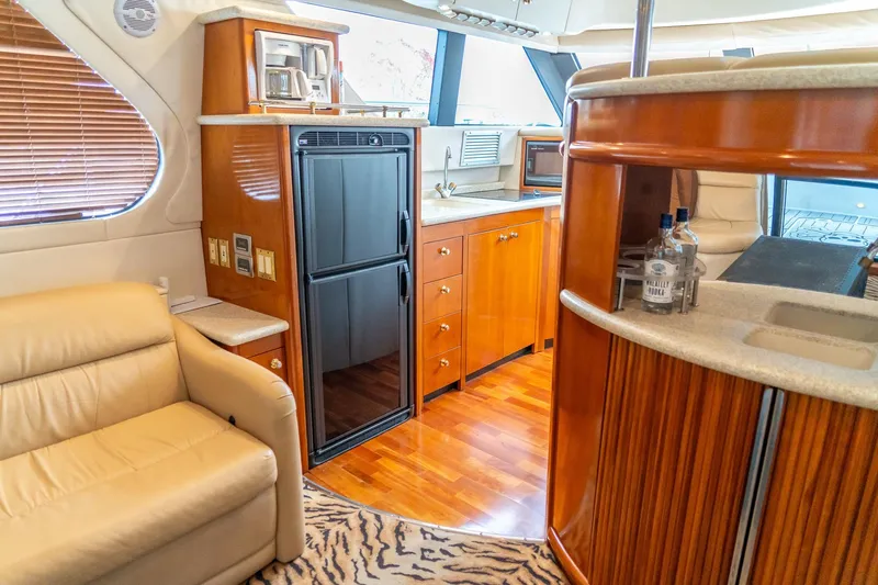  Yacht Photos Pics Luxurious interior of 2000 Carver 450 Voyager Pilothouse yacht with modern amenities.