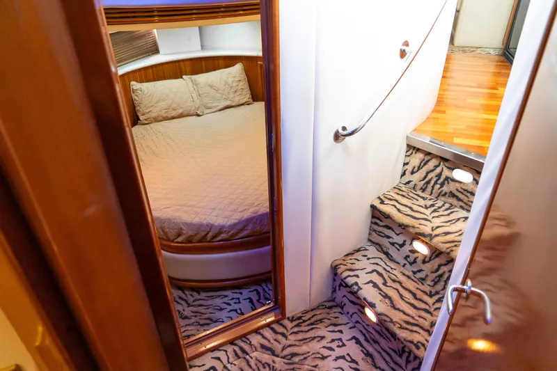  Yacht Photos Pics Interior of 2000 Carver 450 Voyager Pilothouse with zebra-patterned stairs and cozy bedroom.