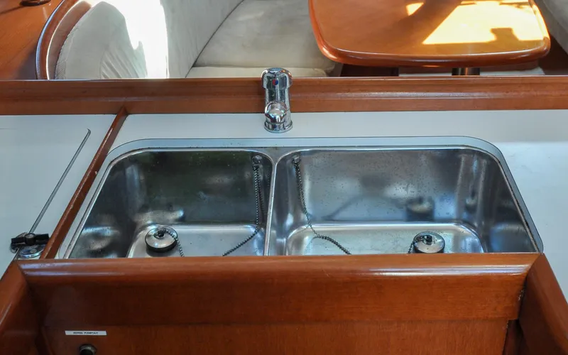 Sheekasay Yacht Photos Pics 2007 Beneteau Oceanis Clipper 373 - Sheekasay