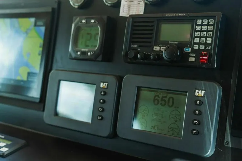 Into The Blue Yacht Photos Pics 2008-Hatteras-64-Motor-Yacht