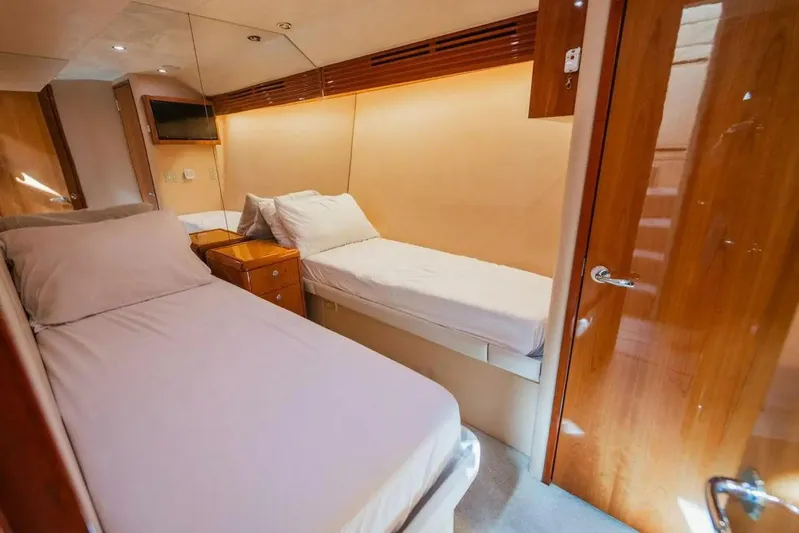 Into The Blue Yacht Photos Pics 2008-Hatteras-64-Motor-Yacht