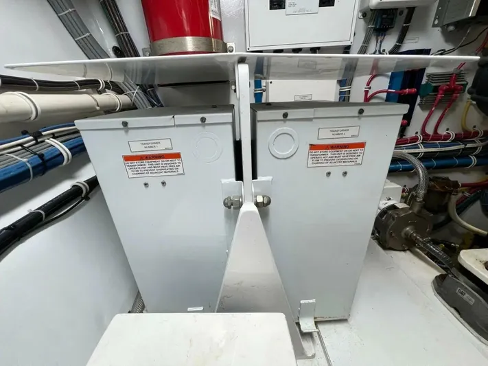 Into The Blue Yacht Photos Pics 2008-Hatteras-64-Motor-Yacht