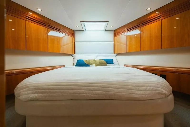 Into The Blue Yacht Photos Pics 2008-Hatteras-64-Motor-Yacht